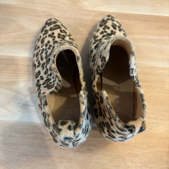 Women's 5.5 Faux Fur Leopard Cheetah Ankle Bootie Animal Print Almond Toe Boots - Picture 5 of 8